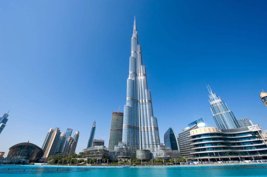 Prédio mais alto do mundo, Burj Khalifa, resiste a terremotos, incêndios e até tempestades com seus 828 metros de altura!