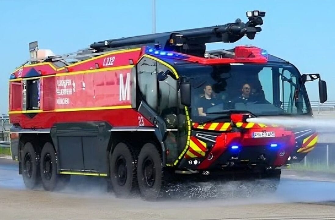Rosenbauer Panther: revolução nos caminhões de bombeiro no resgate e combate a incêndios em aeroportos