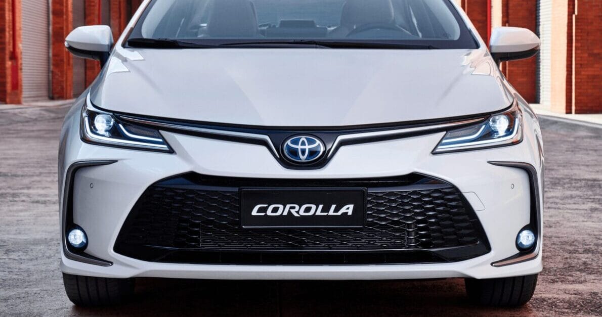 Toyota Corolla por R$ 22.960! Modelo usado deixa rivais atuais ultrapassados em 2024 com consumo de 13,3 km/l e motor 1.8