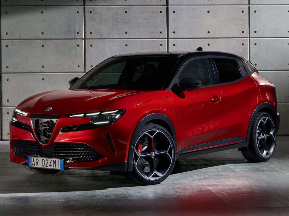 O Milano é o primeiro SUV elétrico da Alfa Romeo, apresentando um design inspirado em Milão, sua cidade natal.