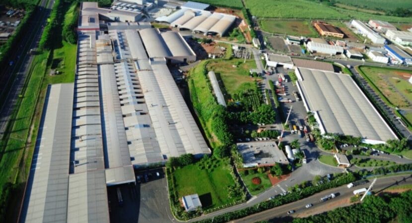 Piracicaba receives investments of R$750 million from Koppert do Brasil and Lef Cerâmica, generating 900 job vacancies. Koppert will build an agrobiological pesticide factory, while Lef Cerâmica will expand its production.