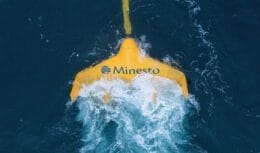 O Dragon 12, uma inovação da Minesto, é uma plataforma eólica em alto mar que opera como uma pipa subaquática, captando energia das correntes marítimas de forma eficiente.