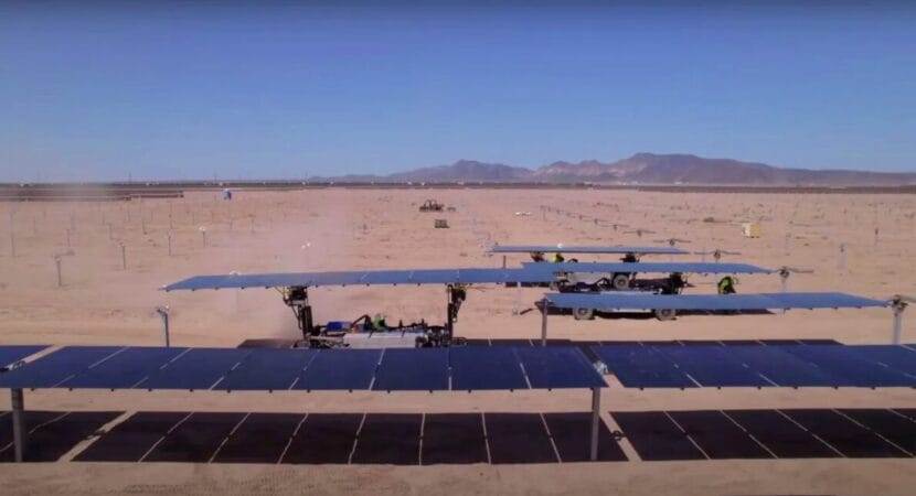 - energia solar - painéis solares - placas solares - construção - obras - robô - automação