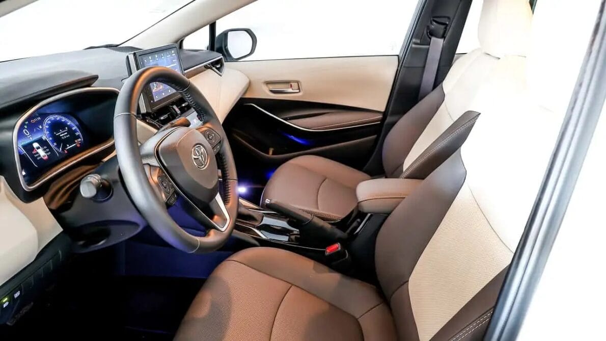 Novo Toyota Corolla Altis Hybrid Premium chega ao mercado com poucas mudanças, mas entregando ótimo desempenho. Por menos de R$ 200 mil o veículo faz até 13,6 km/l.