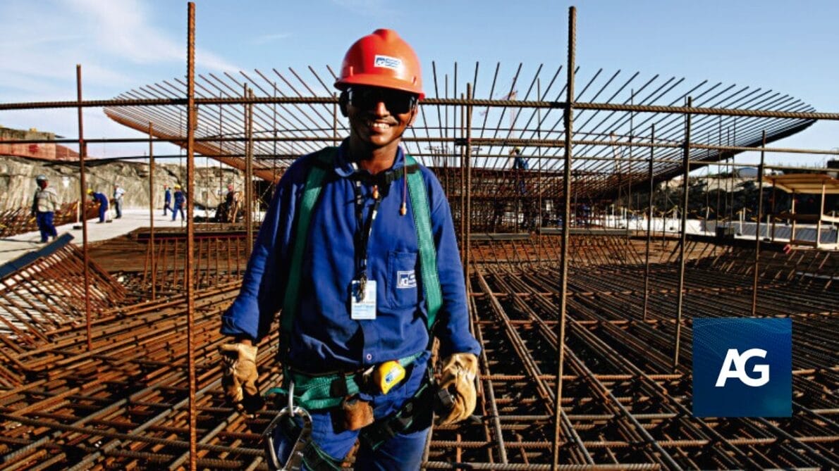 Andrade Gutierrez abre diversas vagas de emprego em todo o Brasil; oportunidades para ajudante, operador de escavadeira, motorista de carro pesado, pedreiro e mais