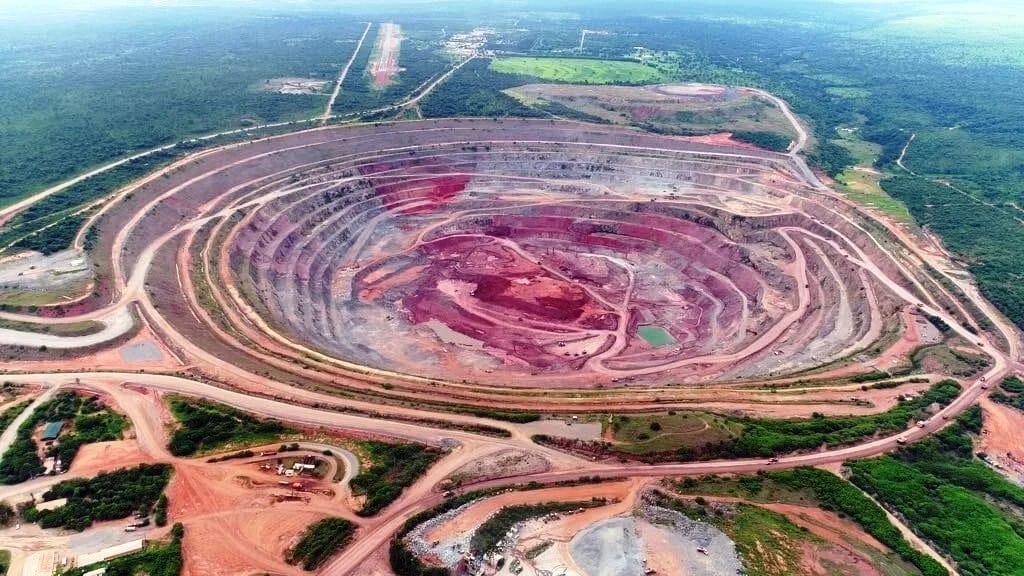 Revelada a maior mina de diamantes do mundo, famosa pelas cobiçadas gemas rosas e vermelhas com trilhões de quilates valiosos! 