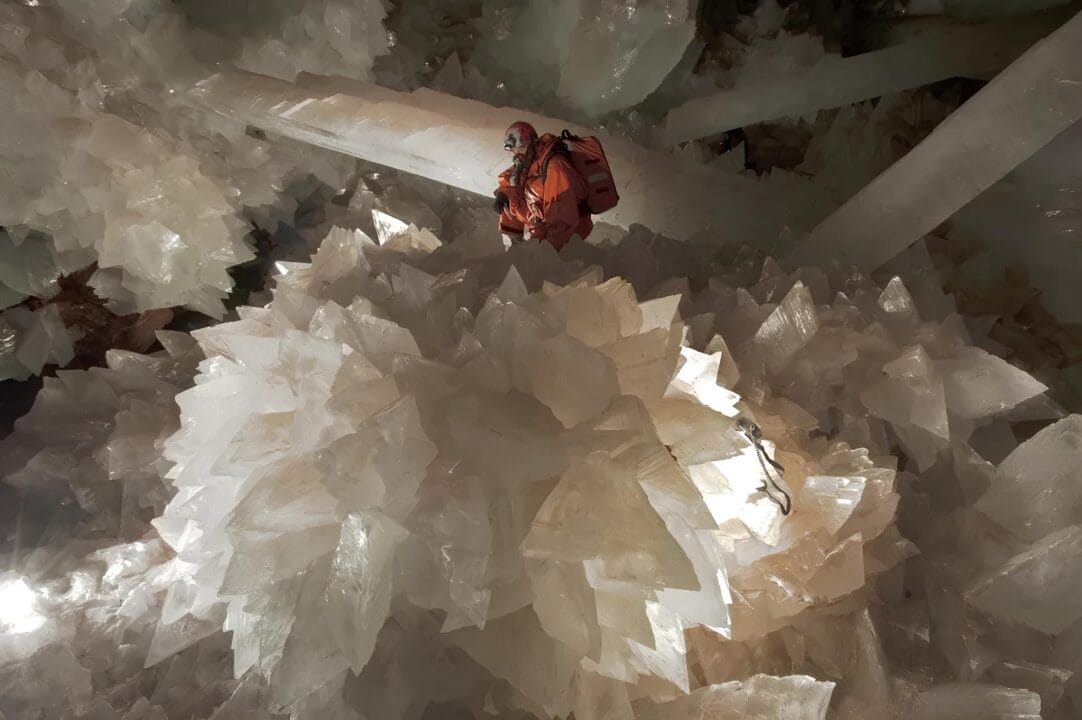 A maior caverna do mundo com cristais é descoberta no México e recebe o nome de ‘Capela Sistina dos Cristais’, formada há milhões de anos.