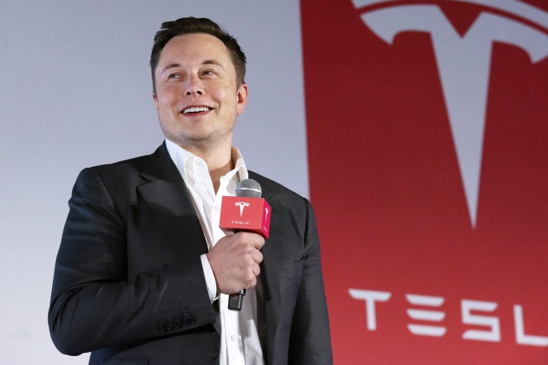 Elon Musk - Tesla - carros elétricos - IA - robots