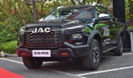 Nova picape da JAC promete superar Hilux, Ranger e S10 ao levar mais carga; JAC Hunter terá versão a diesel e elétrica e chega em 2025