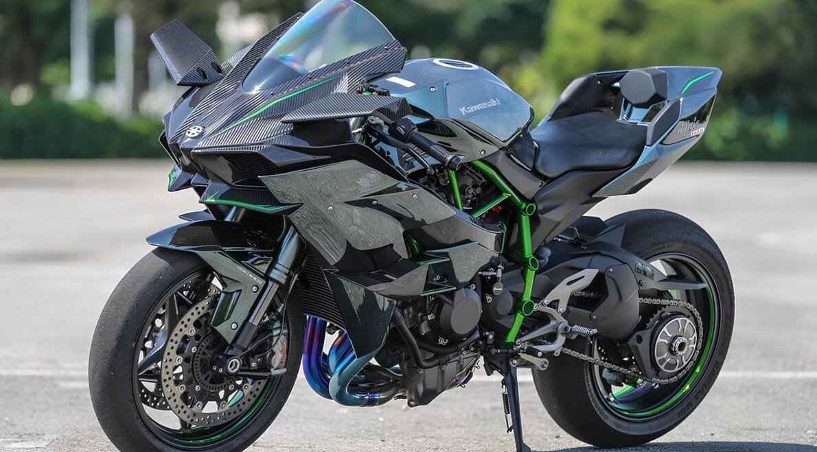 Kawasaki Ninja H2R: A moto mais rápida do mundo com seu impressionante motor de 4 cilindros e 998 cc
