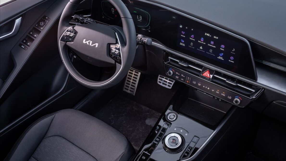 Kia Niro 2024 destaca-se no mercado ao superar os rivais Haval H6 HEV e Tiggo 7 Pro em eficiência de combustível