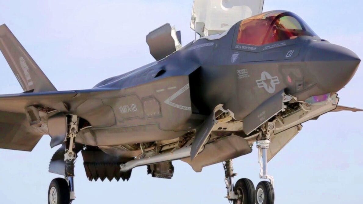 Mais um F-35, da Lockheed Martin, caiu logo após a decolagem na base aérea de Kirklands, no Novo México