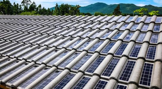 Nova telha solar brasileira revolucionária possui vida útil de 30 anos e economiza até R$ 120 na conta de luz