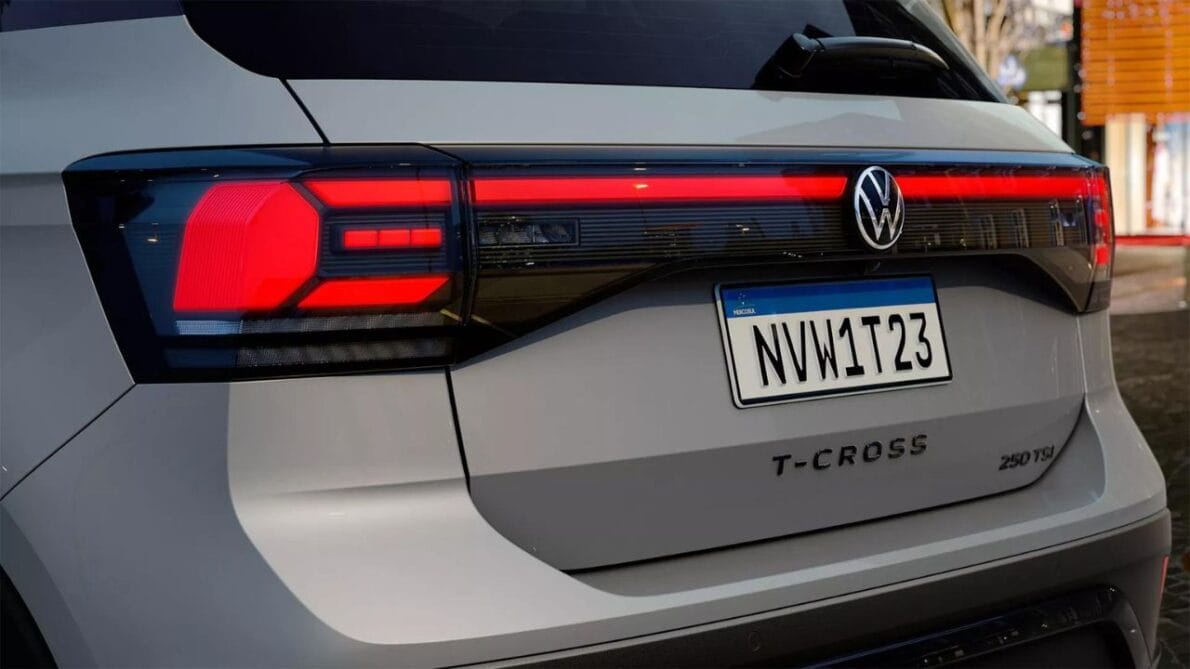 Volkswagen T-Cross 2025 chegou com novidades! O SUV mais vendido do Brasil passou por um facelift, trazendo mudanças sutis, mas importantes no design e na lista de equipamentos