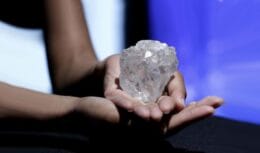 diamante - jazida - mineração - mina - pedra - reserva - rainha Elizabeth