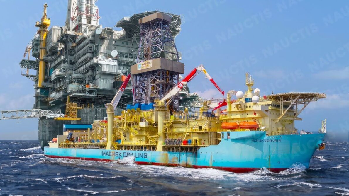 Conheça a rotina intensa e os desafios enfrentados pela tripulação do Maersk Viking, o maior navio de perfuração em busca de petróleo