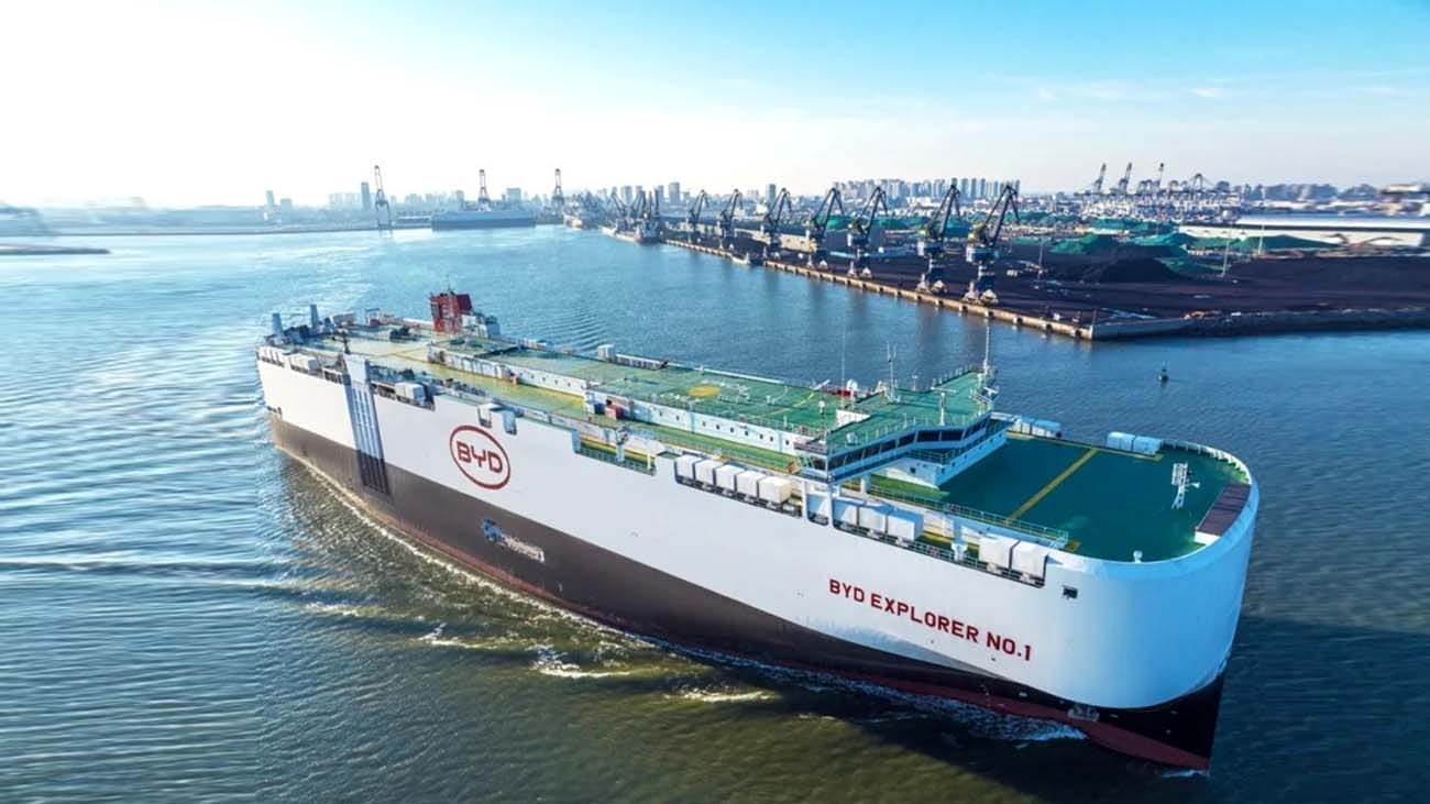 Explorer 1, gigantesco navio da BYD com quase 200 metros de comprimento e capacidade para transportar 7 mil carros, atraca no Brasil
