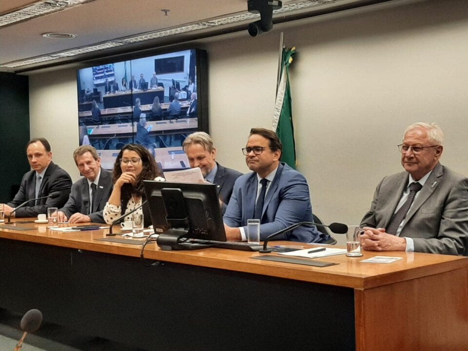 Frente Parlamentar para o Fortalecimento da Indústria Ferroviária Brasileira é lançada com a adesão de 209 deputados
