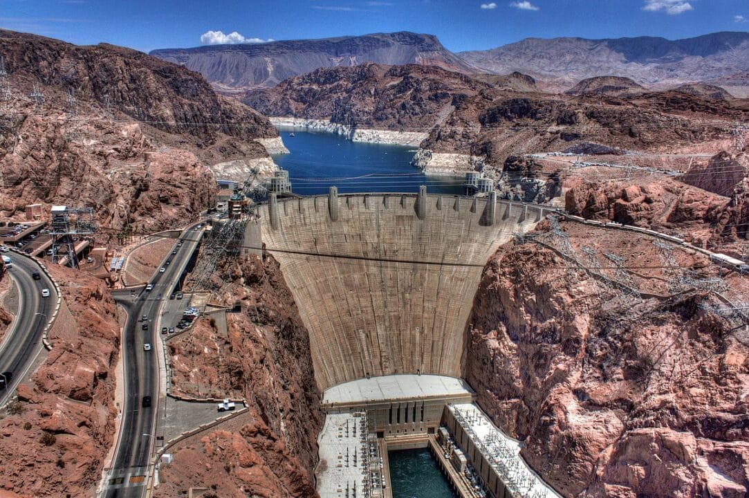 construção - engenheiros - engenharia - obra - represa - energia