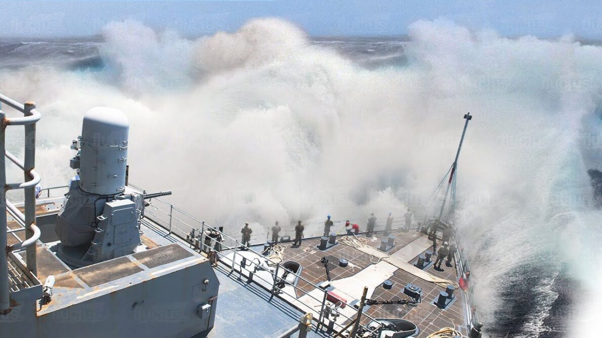 Marinha dos EUA envia técnicas especiais para não afundar seus navios durante uma tempestade