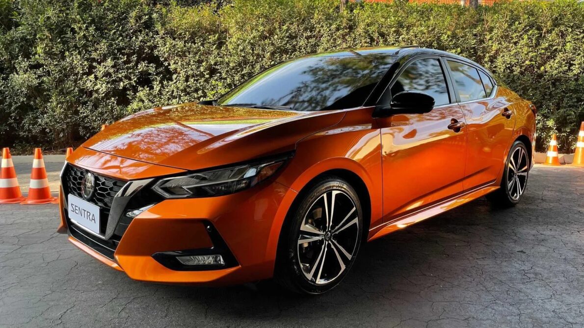 Nissan Sentra 2025: Mais equipado e mais barato, mas por que vende menos que o Toyota Corolla?