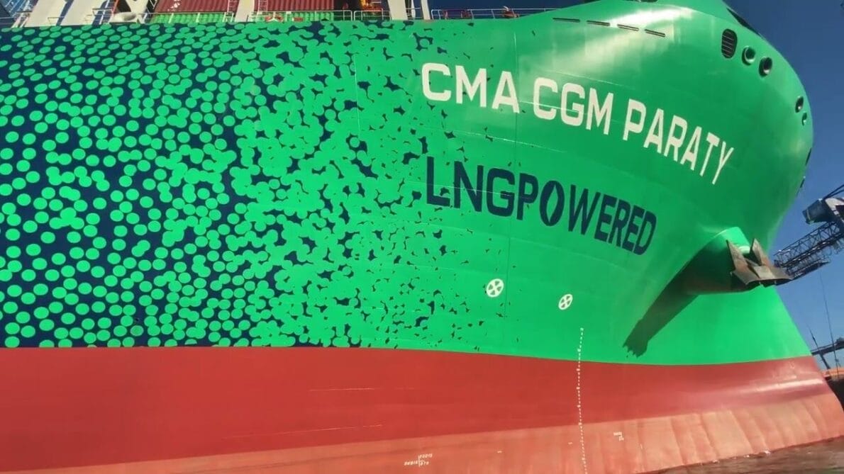 O CMA CGM Paraty, um navio porta-contêineres de alta tecnologia da China, chegou ao Brasil, destacando-se por ser movido a biocombustível