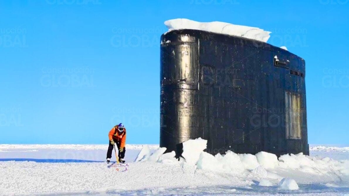 Uma operação delicada e arriscada garantiu o resgate de um submarino preso no gelo ártico
