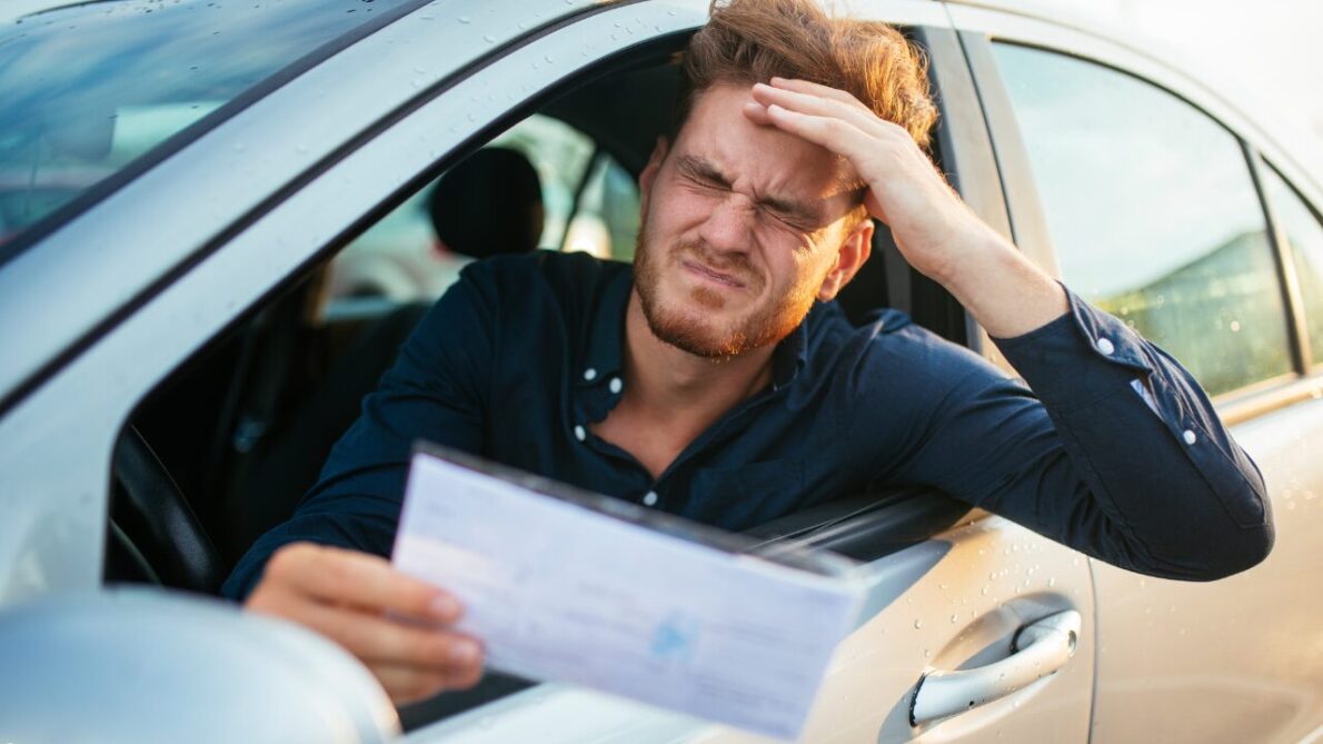 Para evitar uma multa ou ter a sua CNH suspensa, os motoristas devem conhecer as principais leis de trânsito e dirigir com cautela.