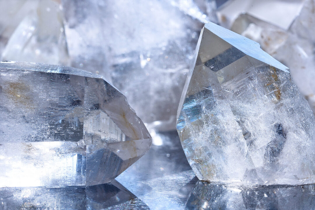 Descoberta a maior reserva de cristais do mundo! Brasil possui a maior reserva do mundo de cristal lemuriano em Goiás! 