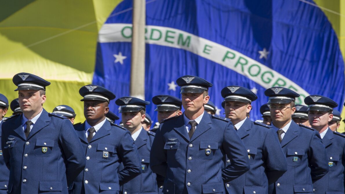 Força Aérea Brasileira abre mais de 200 vagas com salários de R$ 5.125,50 para pessoas com ensino médio e superior completo
