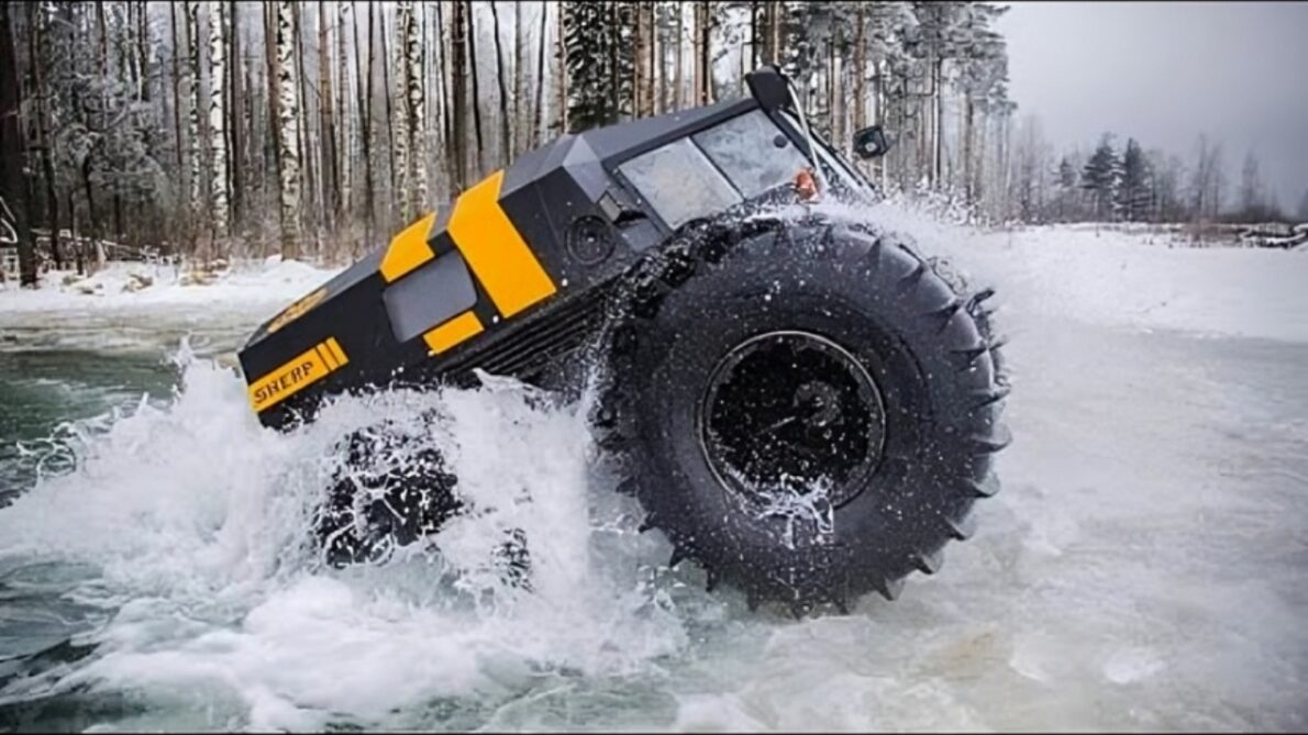 Veículo para todos os terrenos: O Sherp ATV desbrava água, lama e pedras sem nenhum problema