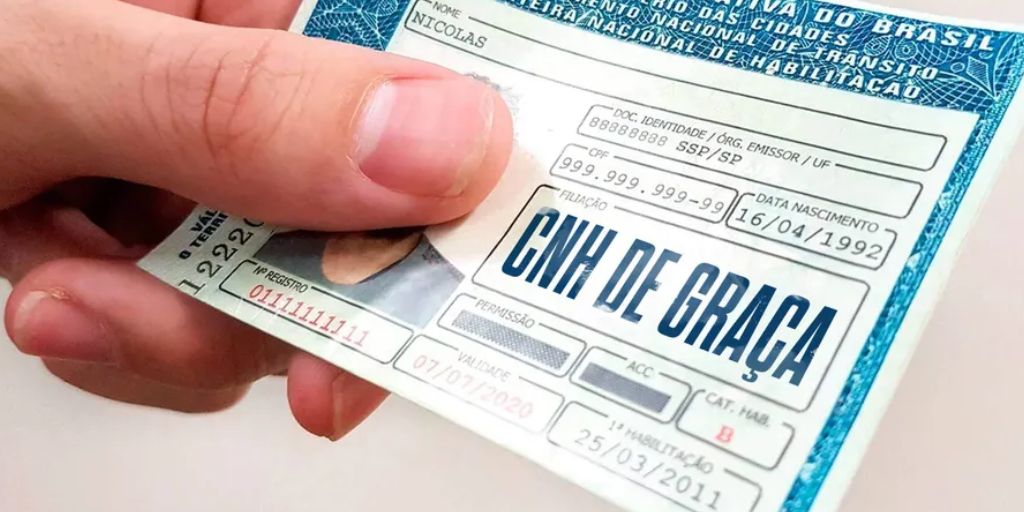 Nova lei de trânsito abole pagamento da CNH para muitos brasileiros. Descubra como obter a sua gratuitamente e mudar sua vida! (Imagem: reprodução)