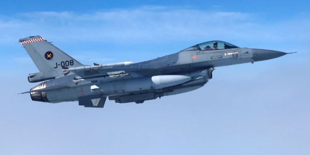 Ucrânia finalmente está recebendo caças F-16 para enfrentar a Rússia. (Imagem: reprodução)