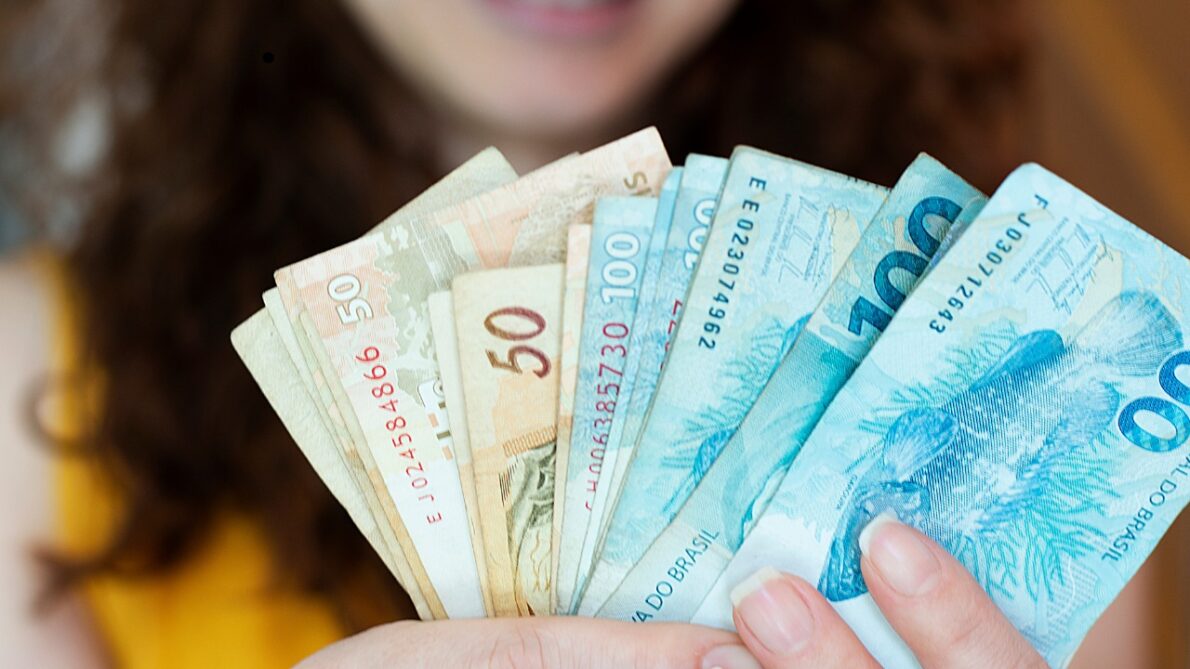 Governo de São Paulo lança Bolsa Trabalho de R$ 540,00 para auxiliar desempregados em tempos de dificuldade econômica.