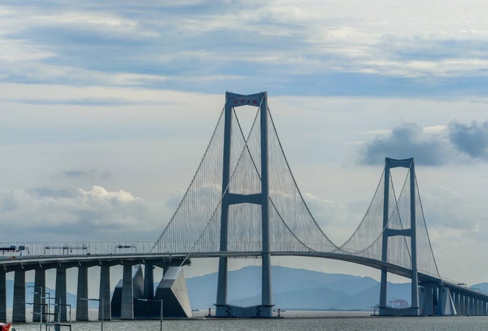 O novo maior túnel do mundo acaba de fazer a China quebrar dez recordes mundiais! 24 km de comprimento e limite de velocidade de 100 km/h 