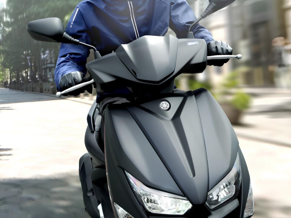 Revelada a nova scooter da Yamaha que faz 100 km  com apenas 2 litros de combustível e chega para mudar o mercado de motos econômicas!