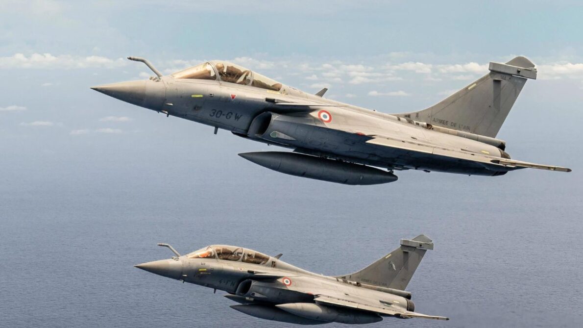 Dois caças Rafale colidiram na França na tarde dessa quarta, mobilizando uma operação de resgate e investigação