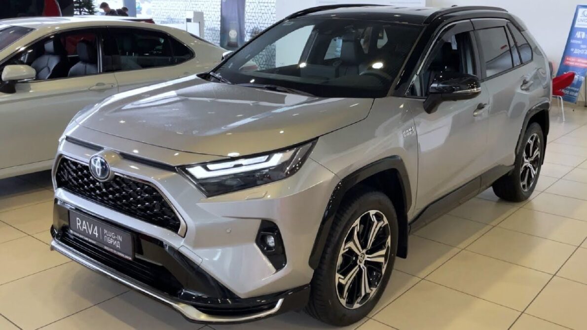 O Toyota RAV4 2025 chega com uma versão plug-in, prometendo potência, economia de combustível e tecnologia de ponta