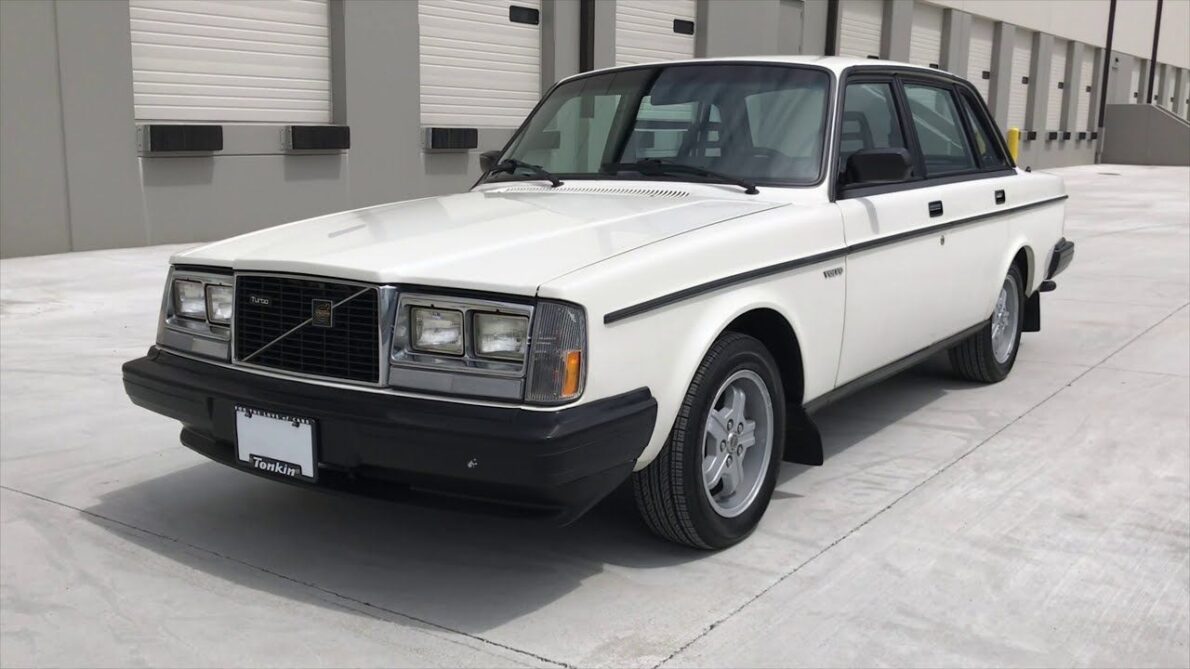 Volvo 240 e seu icônico motor Redblock desafiam o tempo, faz de 0 a 100 km/h em apenas 9 segundos e vai além de um carro de professor de matemática