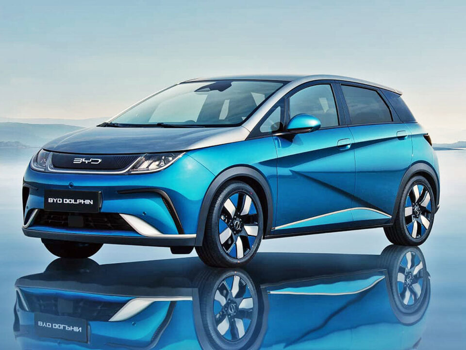 BYD, Gigante Chinesa, Supera Honda e Nissan em Vendas e Aposta em Veículos Elétricos Baratos para Competir com a Ford no Mercado Global