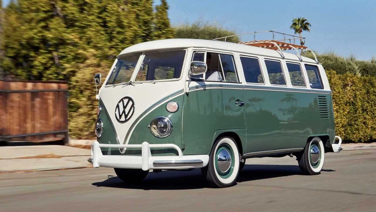 Resistente, barata e econômica! A clássica VW Kombi ainda é a escolha de muitos para o trabalho, mesmo quase 11 anos após ser descontinuada!