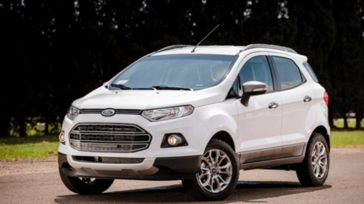 Análise do Ford EcoSport 2017 1.6 16V: desempenho do motor, opções de transmissão e considerações de custo-benefício no mercado de carros usados.