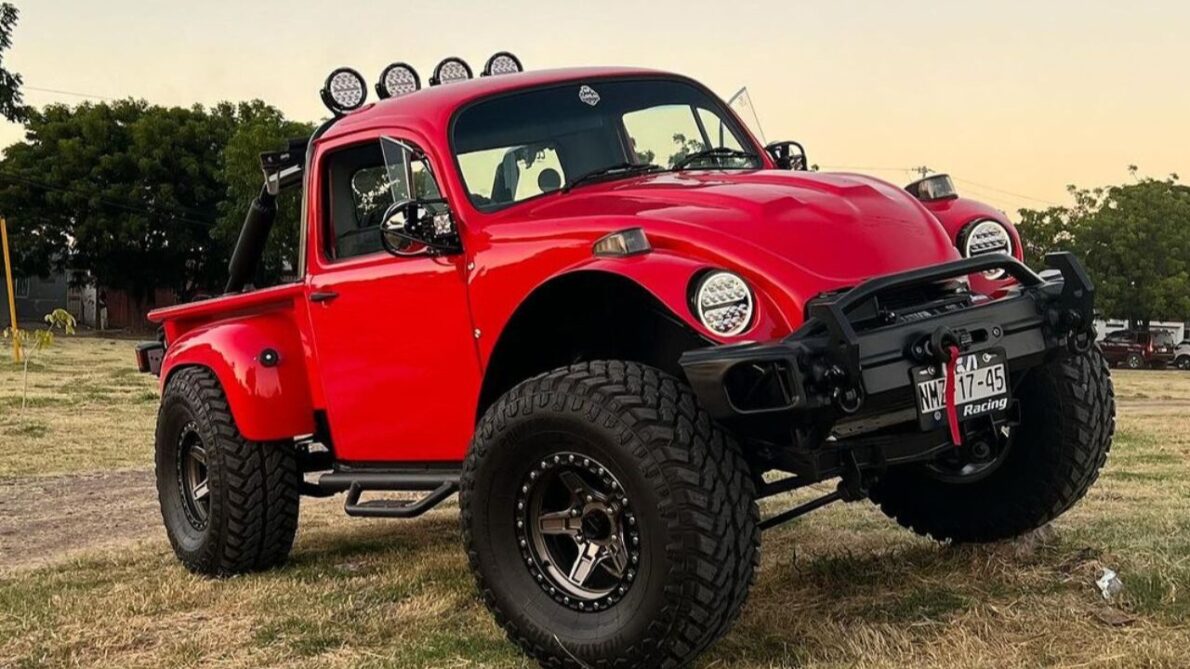 Fusca se transforma em Picape no México com novo projeto que adiciona motor V6 da Toyota e pneus off-road ao clássico