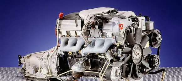 Por que caminhões utilizam motores de seis cilindros em linha e carros esportivos preferem V6 ou V8?
