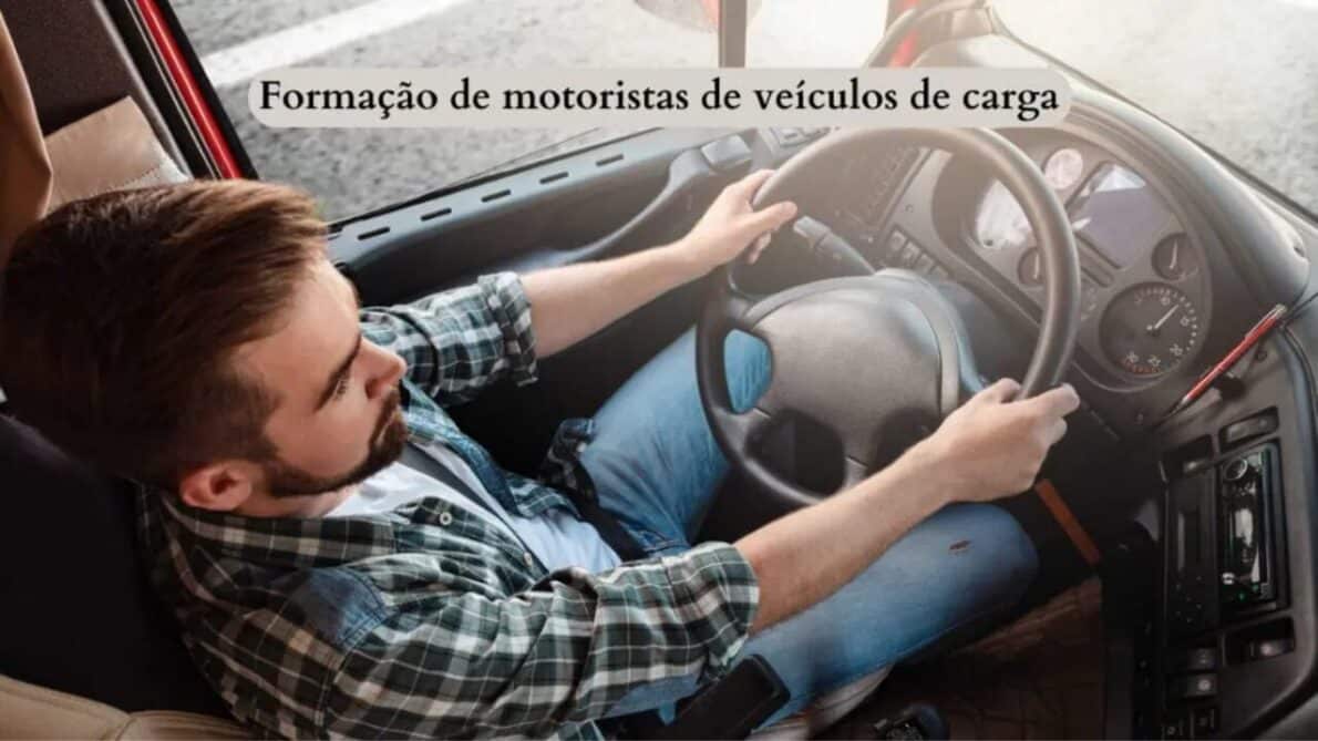 Curso gratuito do SEST SENAT capacita motoristas para conduzir combinações de veículos de carga, oferecendo certificação online.