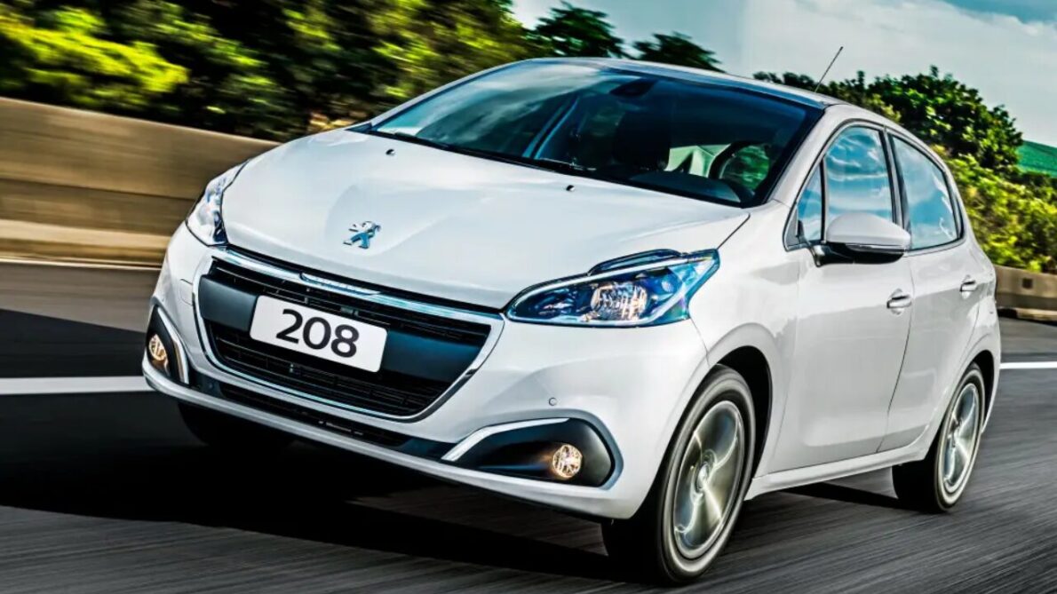 Descubra os principais pontos fortes e fracos do Peugeot 208, um carro compacto que promete tecnologia, design moderno e desempenho eficiente.