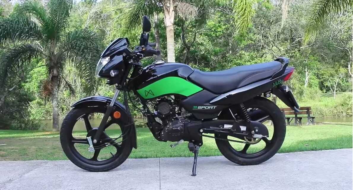 Moto indiana que custa menos de R$ 10 mil no Brasil e faz 65 km com apenas 1 litro bate recorde de emplacamentos e supera rivais de peso no mercado