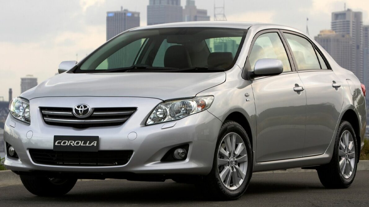 Toyota Corolla 2010: Descubra os pontos fortes e fracos deste carro, desde o design até a mecânica e tecnologia.
