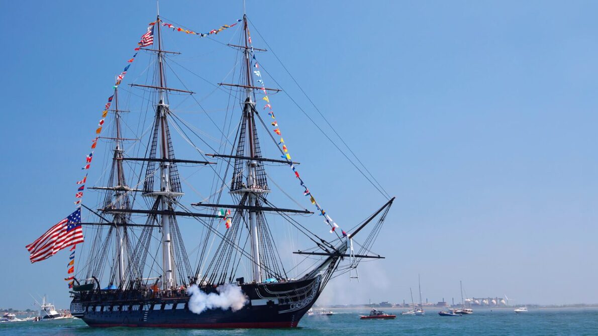 USS Constitution: o navio antigo de 225 anos que sobreviveu a guerras e piratas e agora navega como museu flutuante.