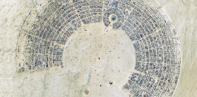 Black Rock City: a maior cidade temporária do mundo que existe por apenas 9 dias e reúne 80 mil pessoas